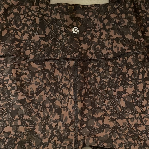 Lululemon legging in size 4 - Picture 2 of 3